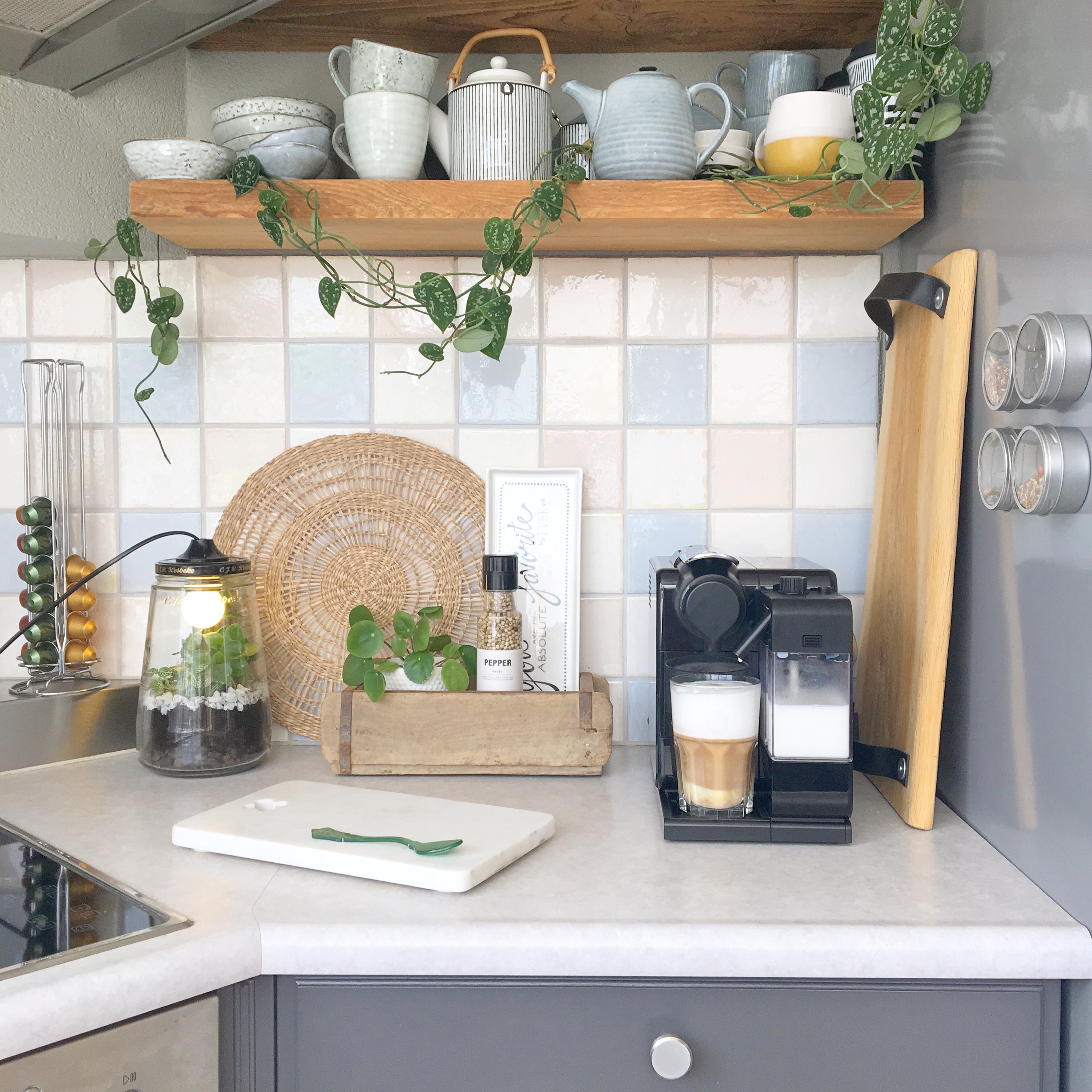 green bowl in de keuken